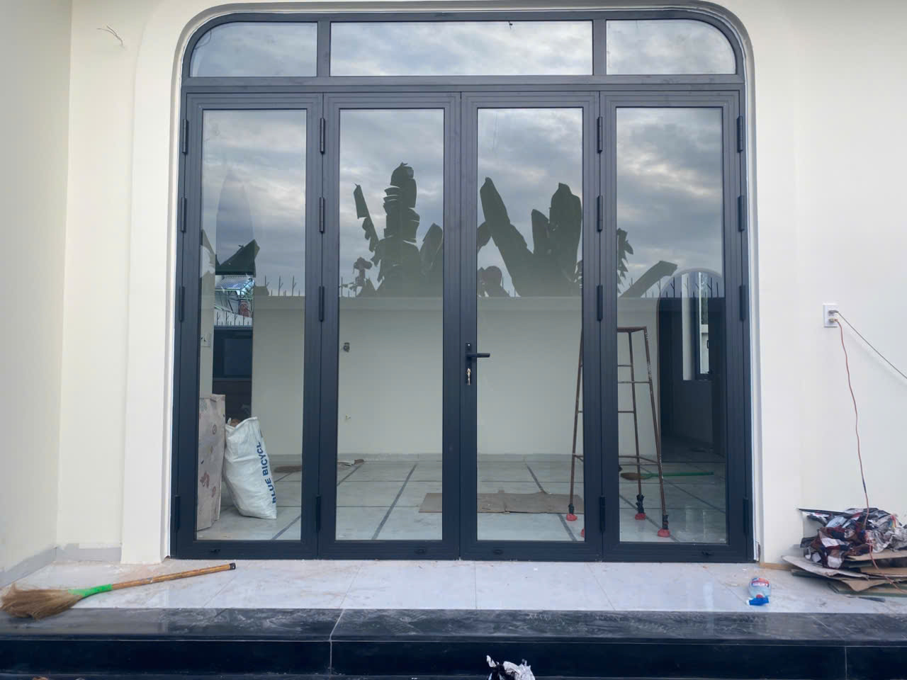 Cửa nhôm kính 4 cánh cho biệt thự